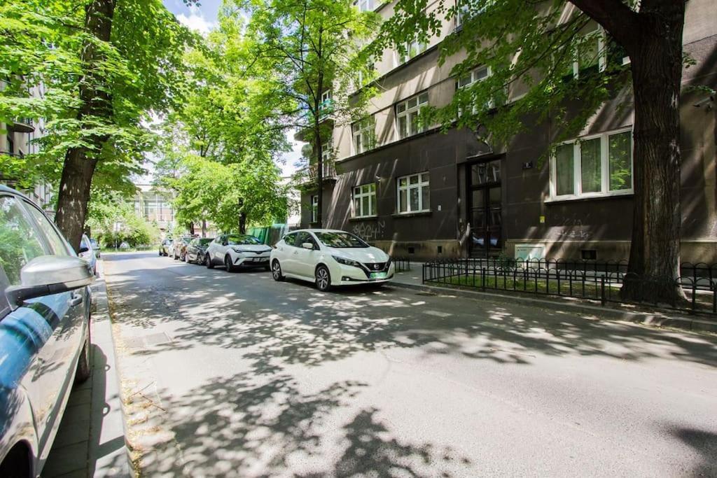 Spacious 3Br Apartment With Ac In Living Room, 2 Balconies Krakow Exterior photo